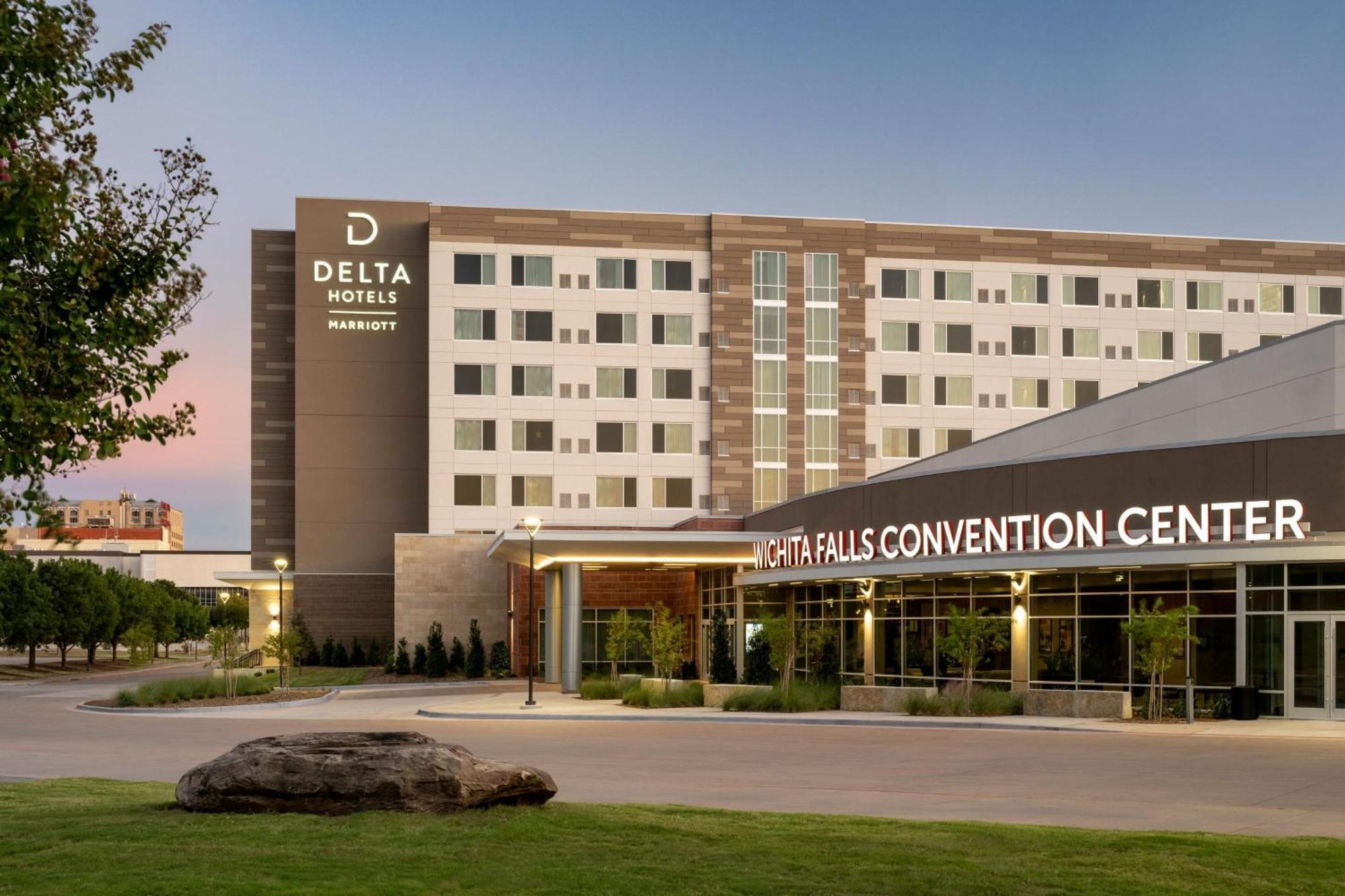 Delta Hotels By Marriott Wichita Falls Convention Center Exterior foto